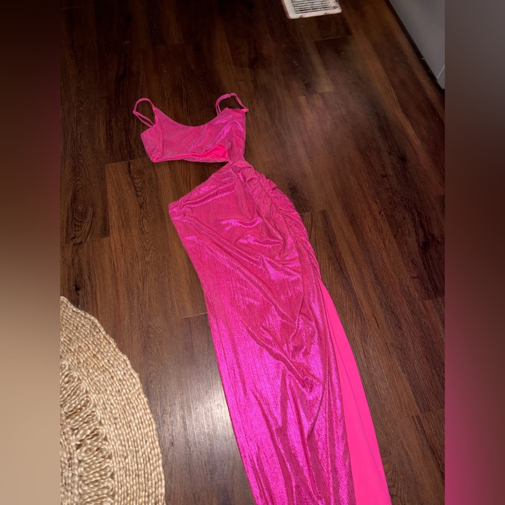 superdown NWOT
miyah cut out dress metallic hot pink split maxi $140 revolve - Picture 10 of 11